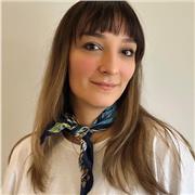 Englischlehrerin bietet maßgeschneiderten Unterricht für alle Altersgruppen an: Starten Sie Ihre Sprachreise heute!